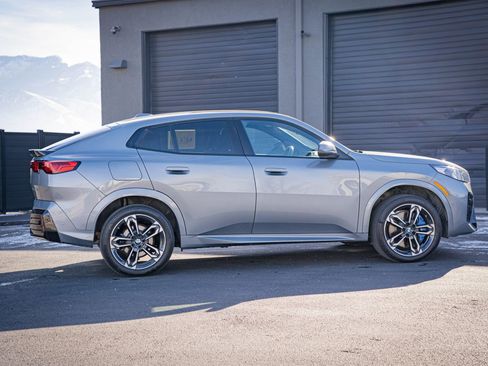 Used 2025 BMW X2 xDrive28i AWD/4WD image 6