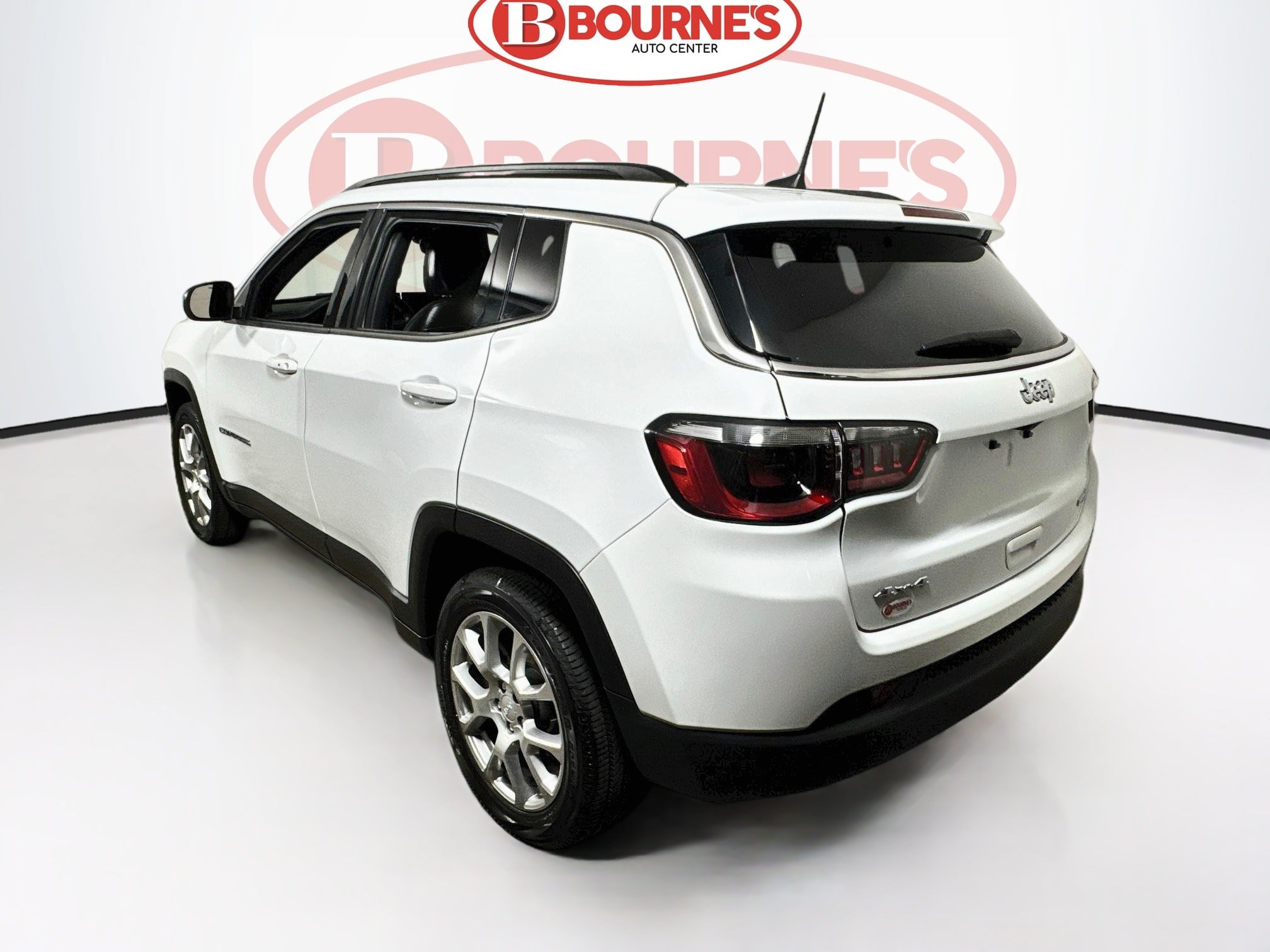 Used 2023 Jeep Compass Latitude AWD/4WD image 7