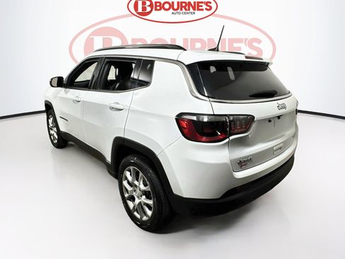 Used 2023 Jeep Compass Latitude AWD/4WD image 7