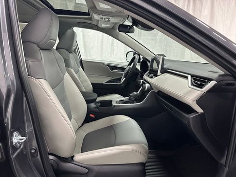 Used 2025 Toyota RAV4 XLE Premium image 59