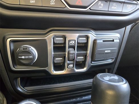 Used 2022 Jeep Wrangler Unlimited Sahara image 26