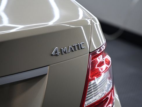 Used 2010 Mercedes-Benz C 300 Sport image 12