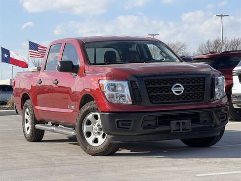 Used 2018 Nissan Titan S image 2