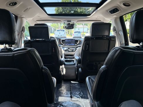 Used 2023 Chrysler Pacifica Limited w/ Uconnect Theater Family Group AWD/4WD image 16