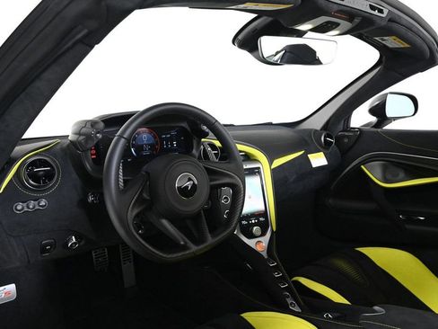 Used 2025 McLaren 750S Spider image 9