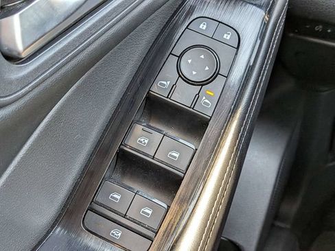 Used 2025 Nissan Rogue SV FWD image 24