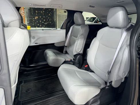 Used 2025 Toyota Sienna XLE w/ XLE Plus Package AWD/4WD image 17
