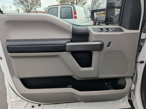 Used 2019 Ford F250 XLT w/ XLT Value Package image 19