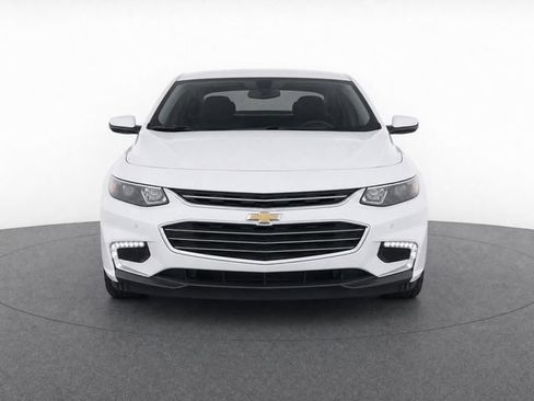 Used 2018 Chevrolet Malibu LT w/ Leather Package FWD image 2