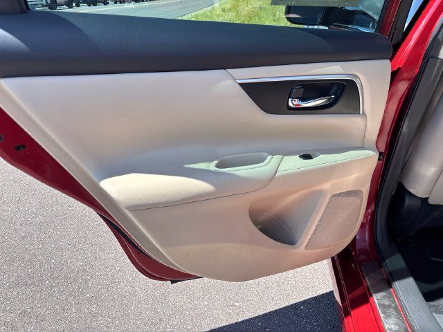 Used 2016 Nissan Altima 2.5 SV FWD image 12