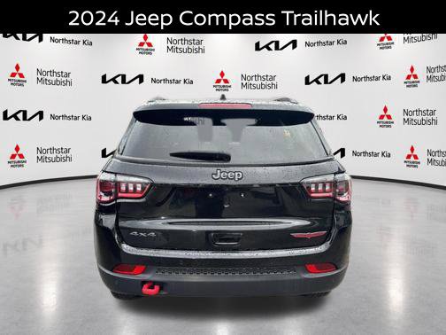 Used 2024 Jeep Compass Trailhawk AWD/4WD image 4