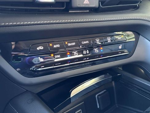 Used 2023 Buick Envision Essence image 27