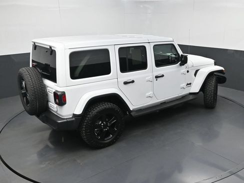 Used 2022 Jeep Wrangler Unlimited Sahara AWD/4WD image 36