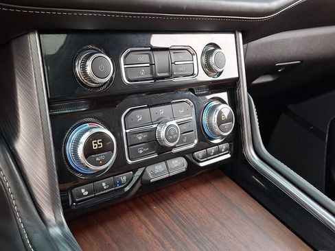 Used 2024 GMC Yukon Denali Ultimate AWD/4WD image 15