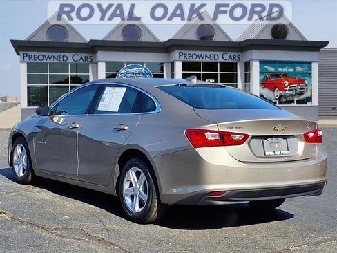 Used 2024 Chevrolet Malibu LT image 2