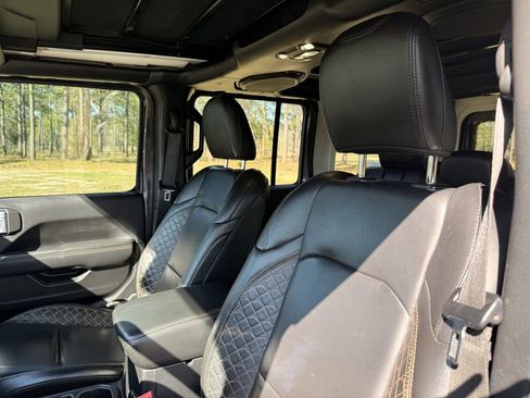 Used 2021 Jeep Wrangler Unlimited Sahara AWD/4WD image 16