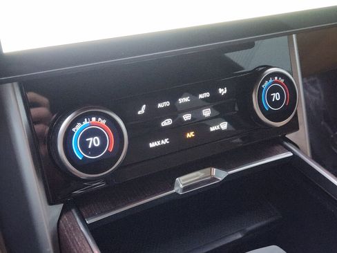 Certified 2023 Land Rover Range Rover Long Wheelbase SE image 19