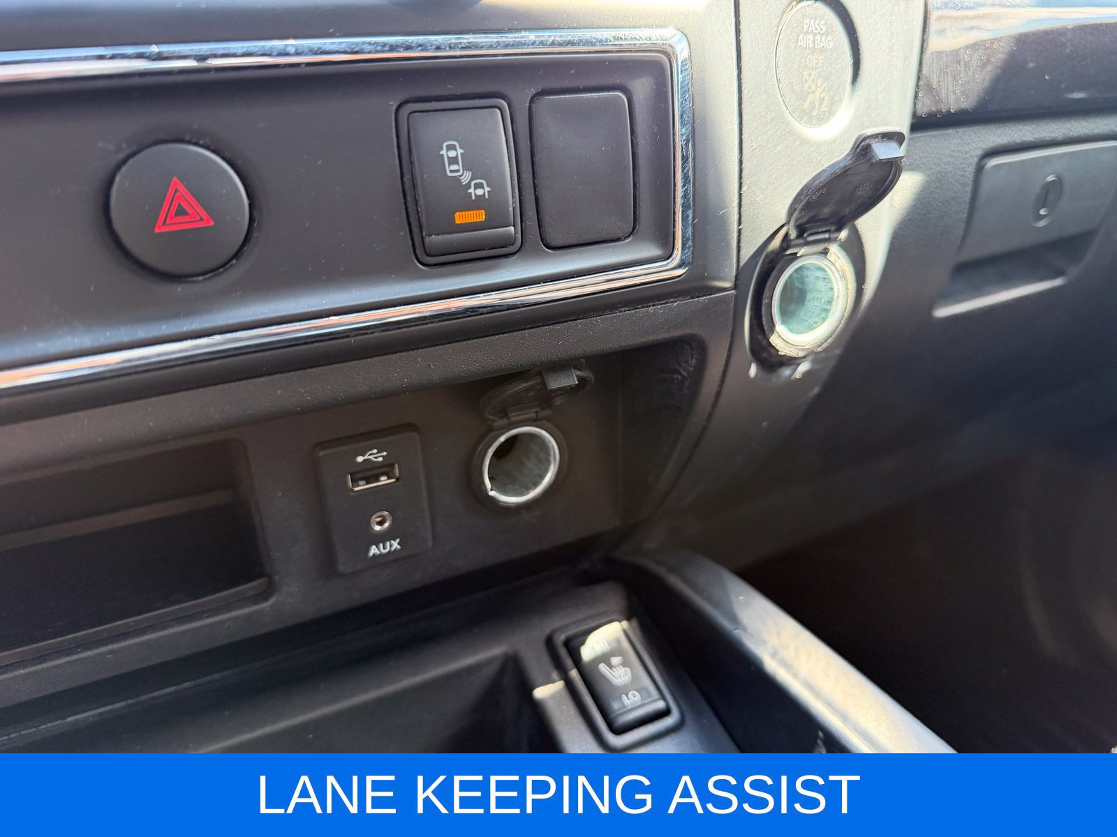 Used 2018 Nissan Titan SV w/ SV Convenience Package AWD/4WD image 17