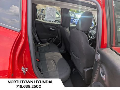 Used 2021 Jeep Renegade Latitude w/ Sun & Sound Group AWD/4WD image 31