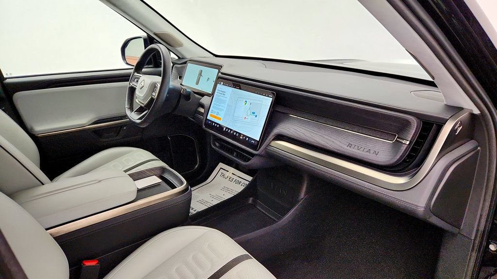 Used 2025 Rivian R1S Adventure Dual AWD/4WD image 25