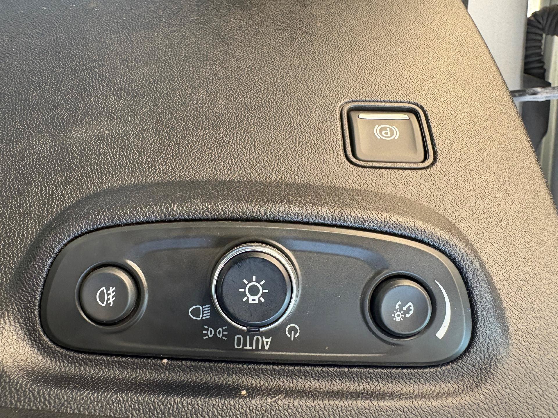 Used 2018 GMC Terrain Denali w/ Comfort Package AWD/4WD image 25