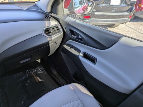 Used 2018 Chevrolet Equinox LT image 19
