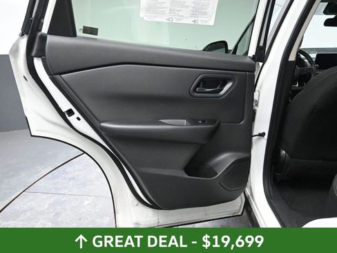 Used 2024 Nissan Rogue S AWD/4WD image 26