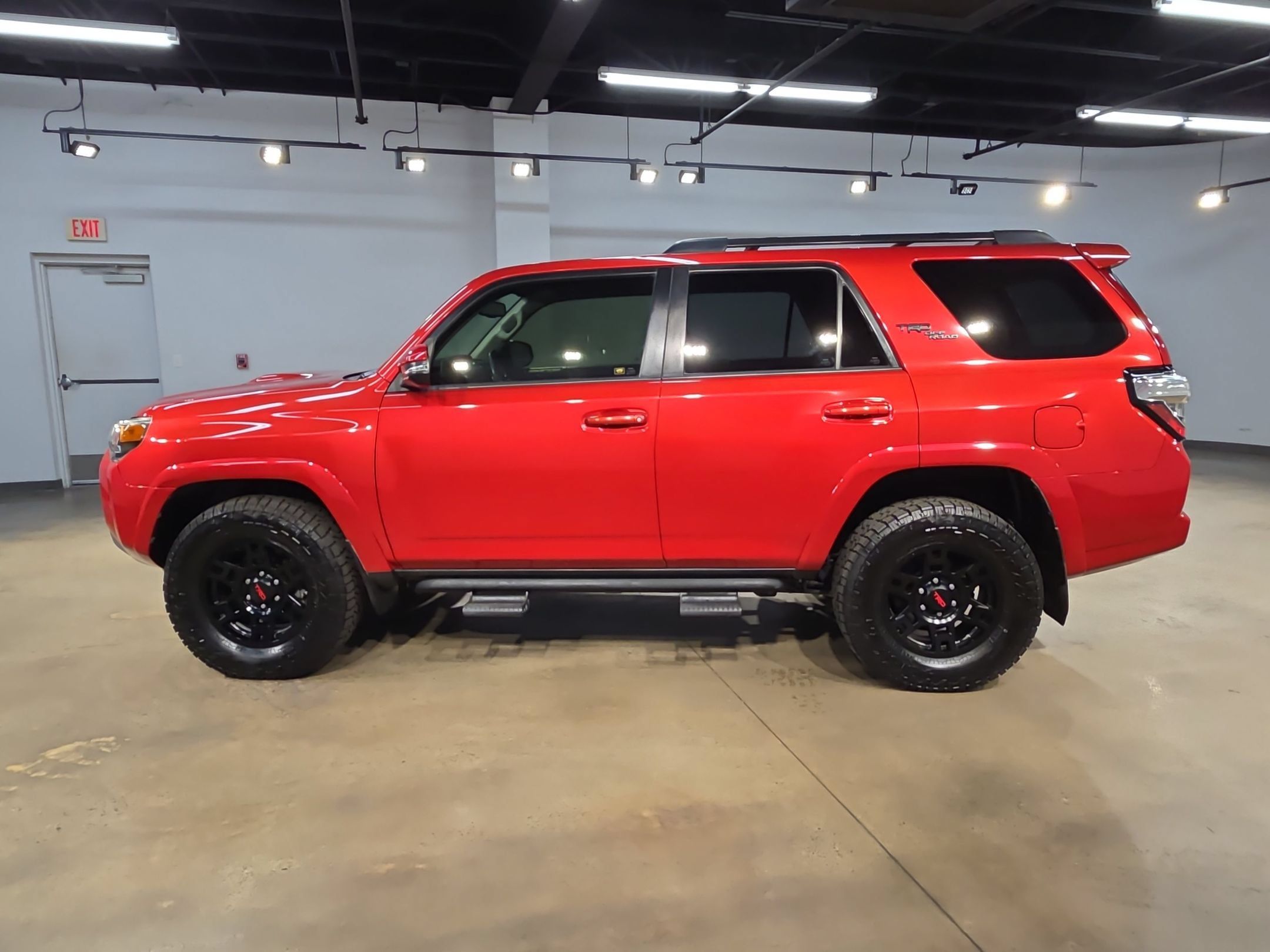Used 2019 Toyota 4Runner TRD Off-Road Premium AWD/4WD image 4