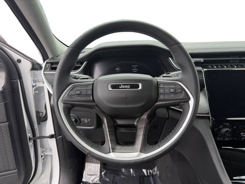 Used 2023 Jeep Grand Cherokee Limited w/ Luxury Tech Group II RWD image 12