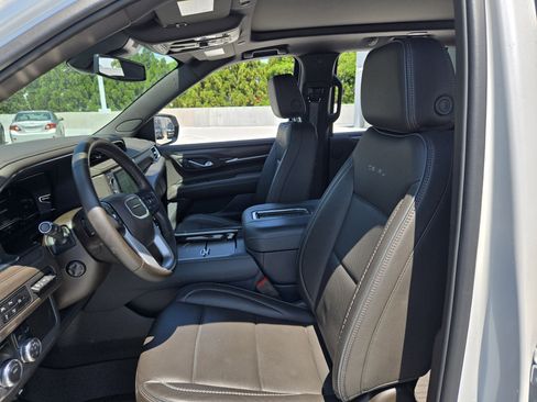 Used 2024 GMC Yukon Denali RWD image 15
