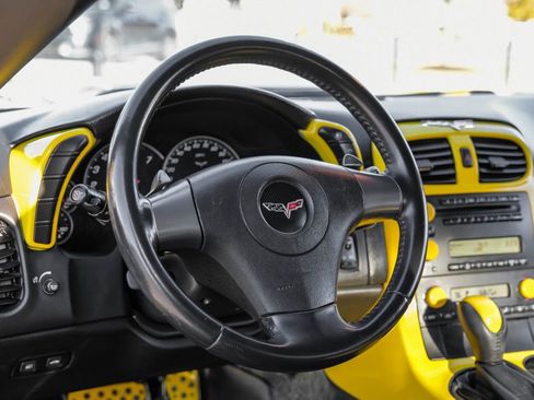 Used 2006 Chevrolet Corvette Coupe image 11