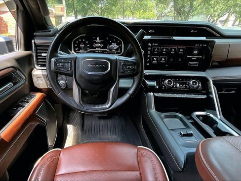 Used 2025 GMC Sierra 2500 Denali Ultimate AWD/4WD image 8