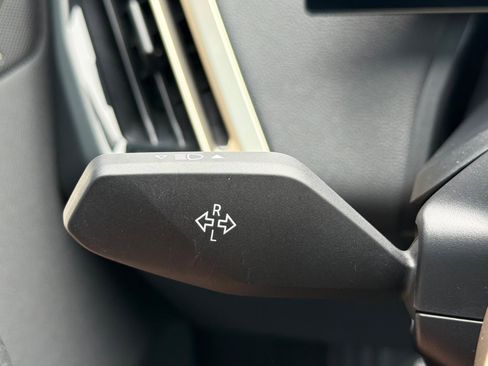 Used 2023 BMW iX xDrive50 w/ Premium Package image 34