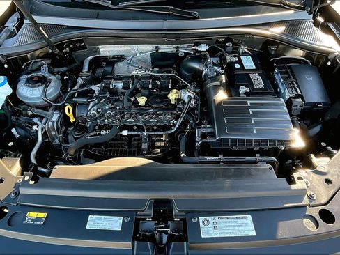 Used 2018 Volkswagen Tiguan SE image 9