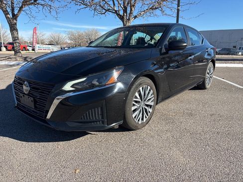 Used 2024 Nissan Altima 2.5 SV image 1