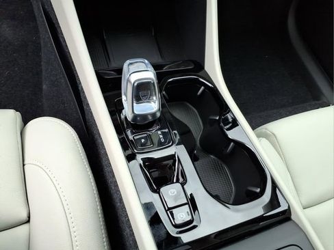 New 2026 Volvo XC40 B5 Plus w/ Protection Package Premier image 20