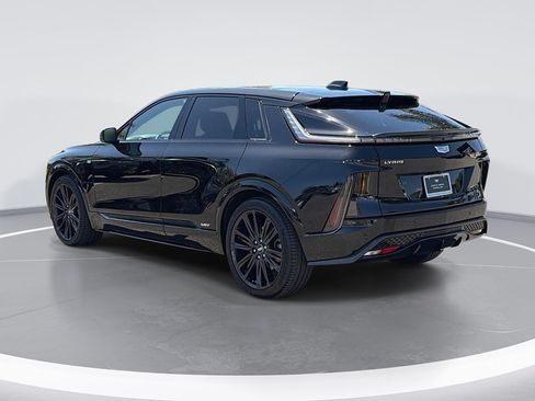 Used 2026 Cadillac Lyriq V w/ Exterior Carbon Fiber Package AWD/4WD image 5