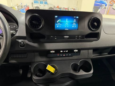 Used 2020 Mercedes-Benz Sprinter 2500 image 35