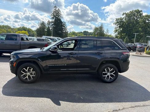 Used 2024 Jeep Grand Cherokee Limited AWD/4WD image 7