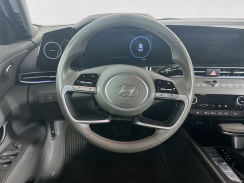 Used 2025 Hyundai Elantra SEL image 18