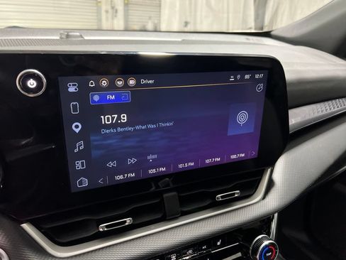 Used 2025 Chevrolet Equinox LT FWD image 30