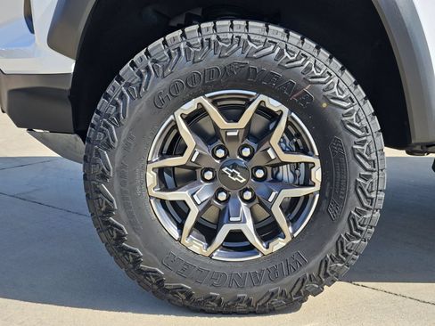 New 2026 Chevrolet Colorado ZR2 w/ Technology Package AWD/4WD image 12