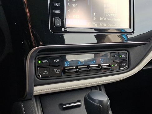 Used 2018 Toyota Corolla iM w/ Carpet Mat Package (TMS) image 15