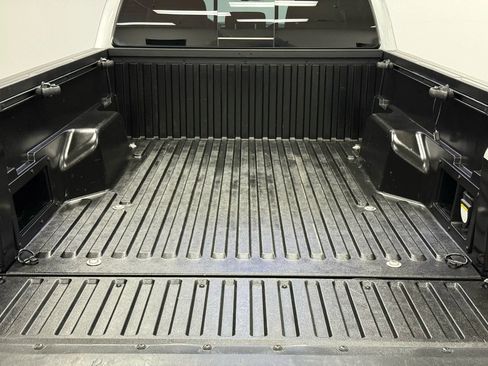 Used 2018 Toyota Tacoma TRD Sport image 9