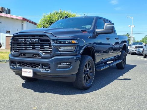 Used 2025 RAM 2500 Big Horn AWD/4WD image 3