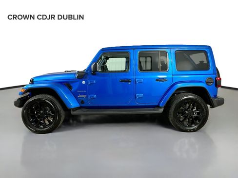 Used 2022 Jeep Wrangler Unlimited Sahara w/ Cold Weather Group AWD/4WD image 8