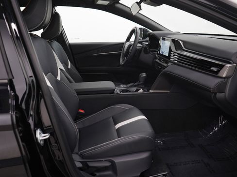 Used 2025 Toyota Camry SE image 10