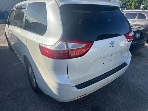 Used 2017 Toyota Sienna XLE w/ XLE Navigation Package FWD image 12