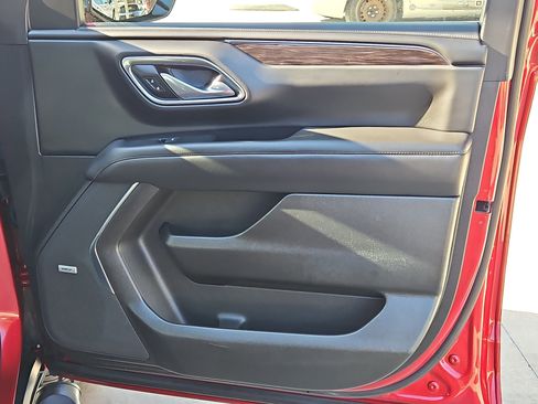 Certified 2024 Chevrolet Suburban Z71 w/ Luxury Package image 33