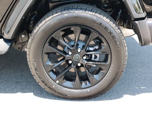 Used 2025 Jeep Wrangler Unlimited Sahara AWD/4WD image 10